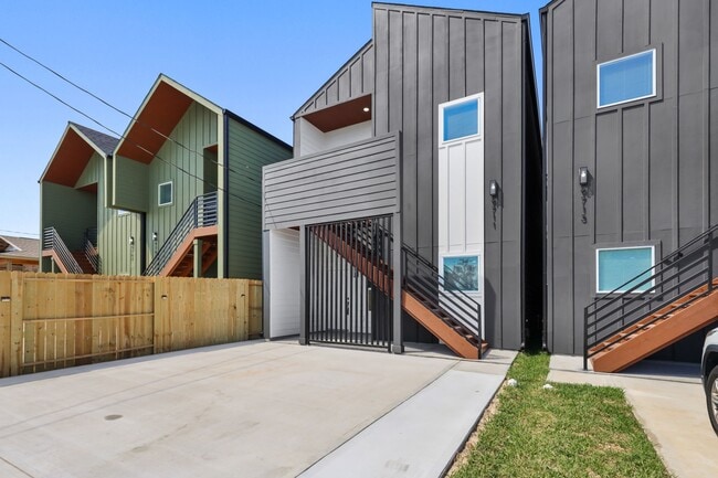 Building Photo - 9711 Cargill St