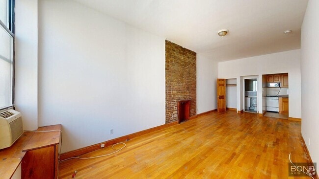 Building Photo - 222 W 72nd St Unit 3A Rental