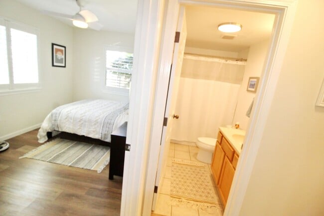 Photo - Nicely Remodeled and Completely Unfurnishe... Unit 13 F