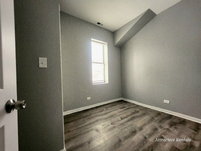 Photo - 7314 S Kenwood Ave Unidad 1