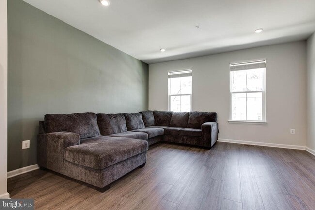 Photo - 188 Woodgate Cir