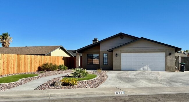 Building Photo - AVAILABLE NOW!!