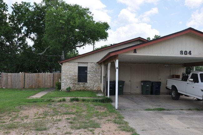 Building Photo - 3 Bedroom 2 Bath Duplex in Heart of Leander