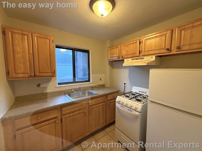 Photo - 48 Bishop Allen Dr Unidad #2L