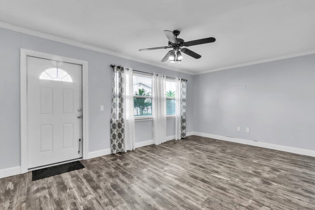 Building Photo - 5850 18th St N Unit 11