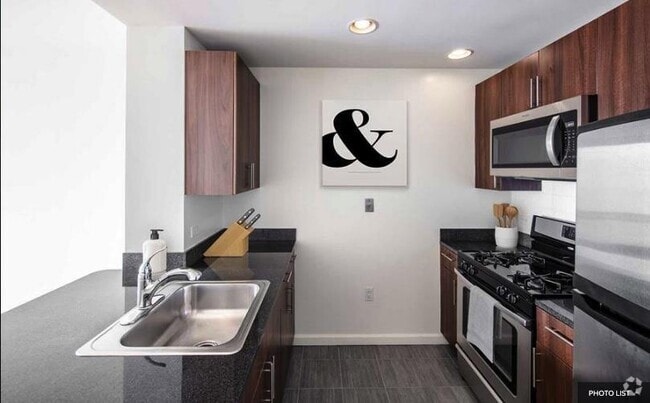 Building Photo - 343 Gold St Rental