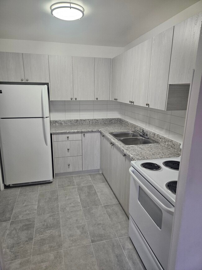 Photo - 1901 Martin Grove Rd