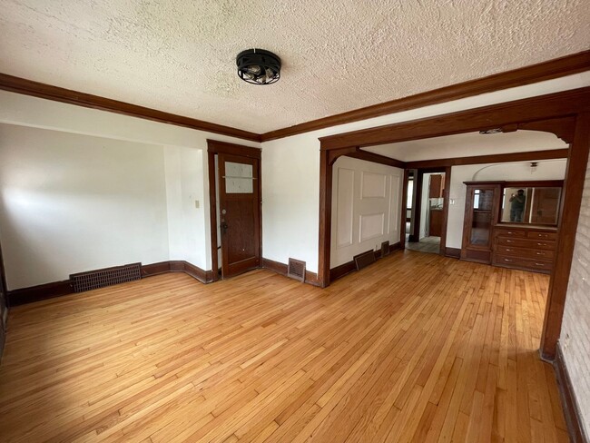 Photo - 3600-3602 N Port Washington Rd Apartment Unit 3602 N Port Washington Rd (upper)