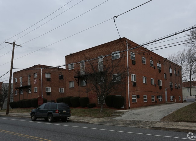 Elkins Court Apartments - Elkins Court Apartments