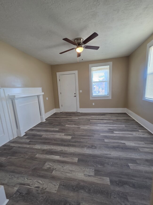 Photo - 930 Murphy St