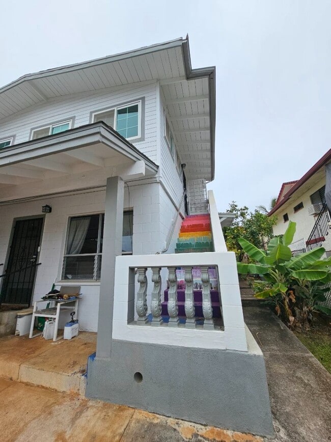 Photo - 3-Beds, 1.5-Bath Apartment with One tandem driveway parking space. Unidad 2