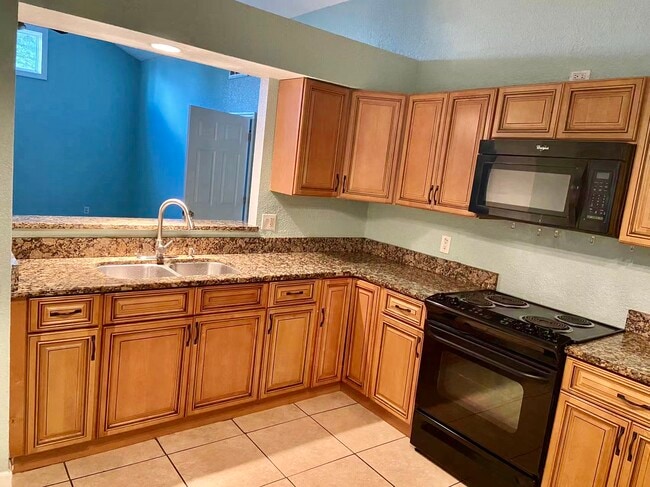 Photo - 135 Coralwood Cir