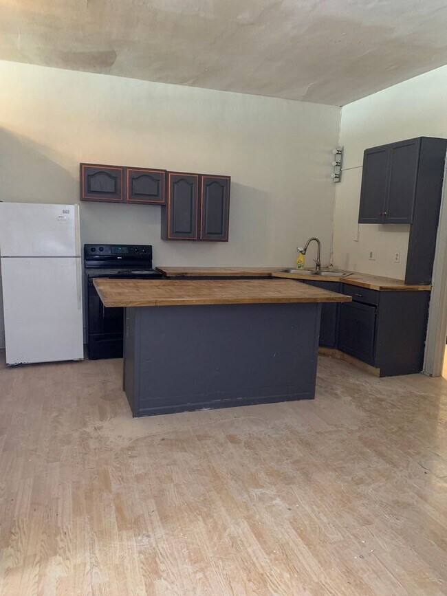 Photo - 903 Main St Unit Apartment #1