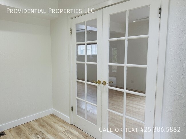 Photo - 20620 Larch Way