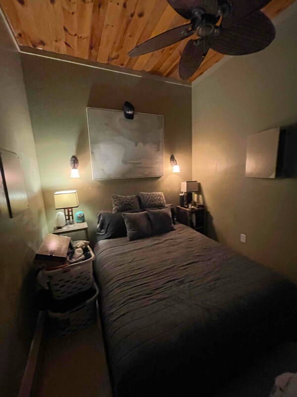 115 N Washington St Unit Upstairs 1