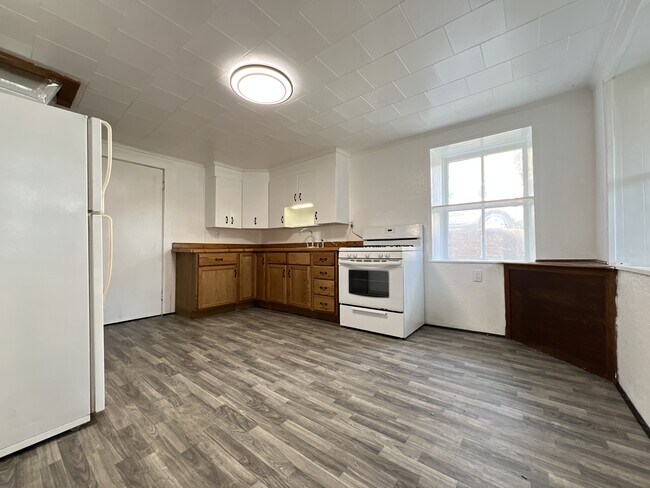 Photo - 943 High Bluff St