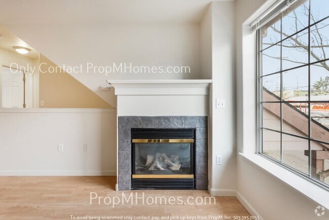 Building Photo - Portsmouth Three Bedroom Townhome w/ AC! Unit 7612 N Fisk Avenue