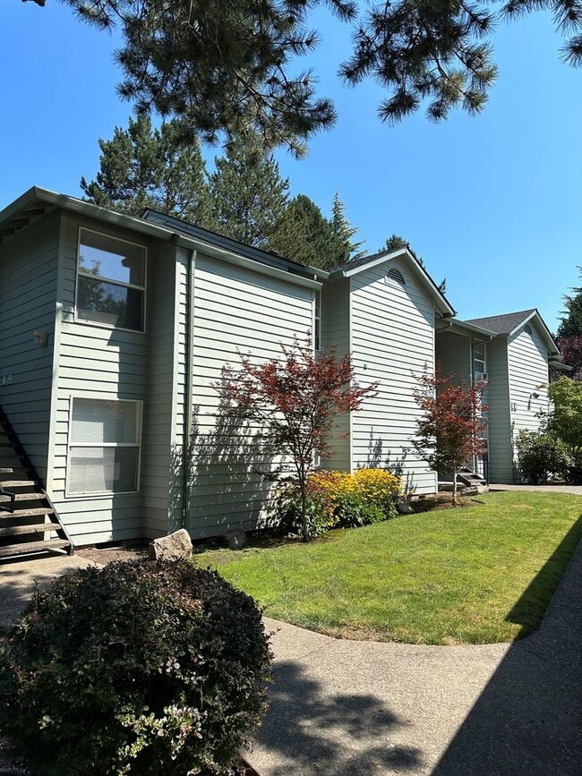 Photo - Newly Renovated Building in Lake Oswego-Large 2 Bedroom Coming Soon!! Unit 4