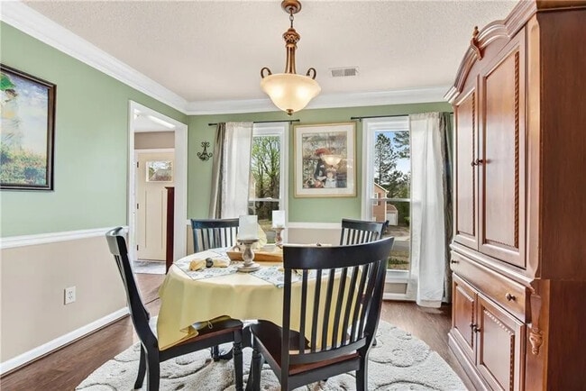 Photo - Room in House on Wilkie Way NW