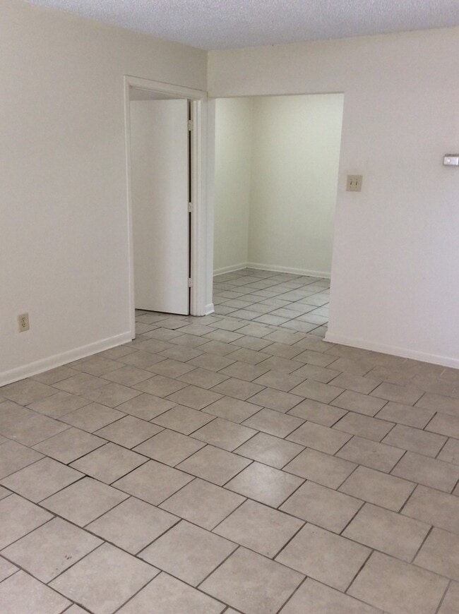 Building Photo - 2265 Anne Marie Dr Unit D