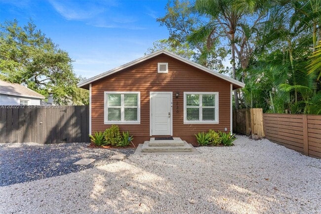 Photo - 230 SW 12th Ave