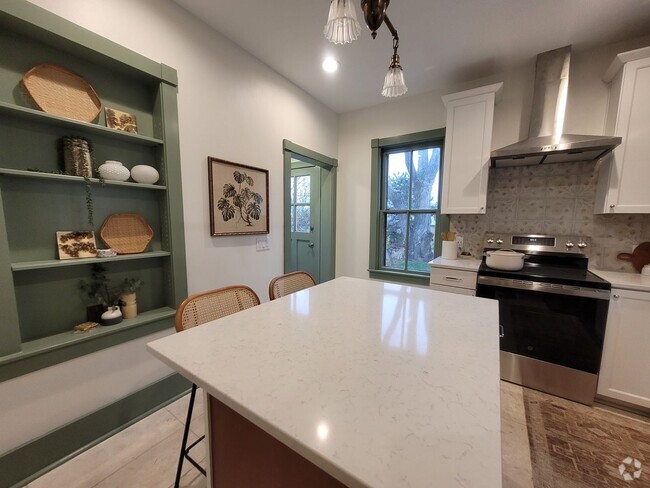 Building Photo - Beautifully renovated home in the highly d...