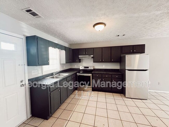 Photo - 896 Campbell St