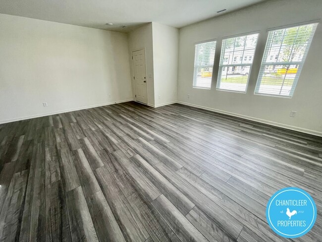 Photo - 329 Spaight Acrs Wy