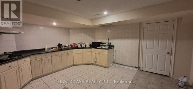 Photo - 2213 Rodick Rd