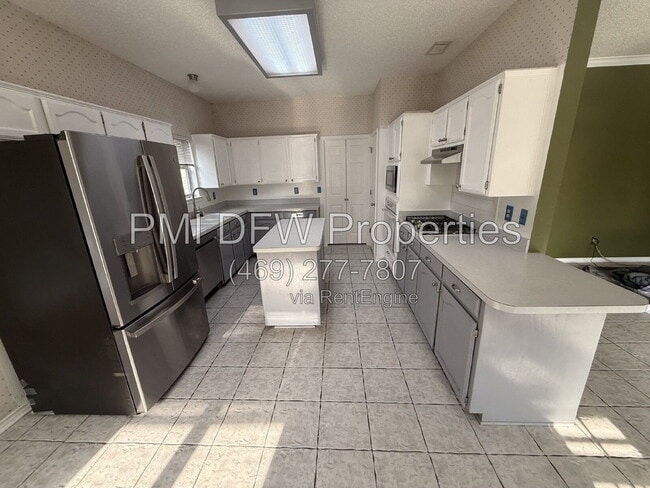 Photo - 2332 Boardwalk Dr