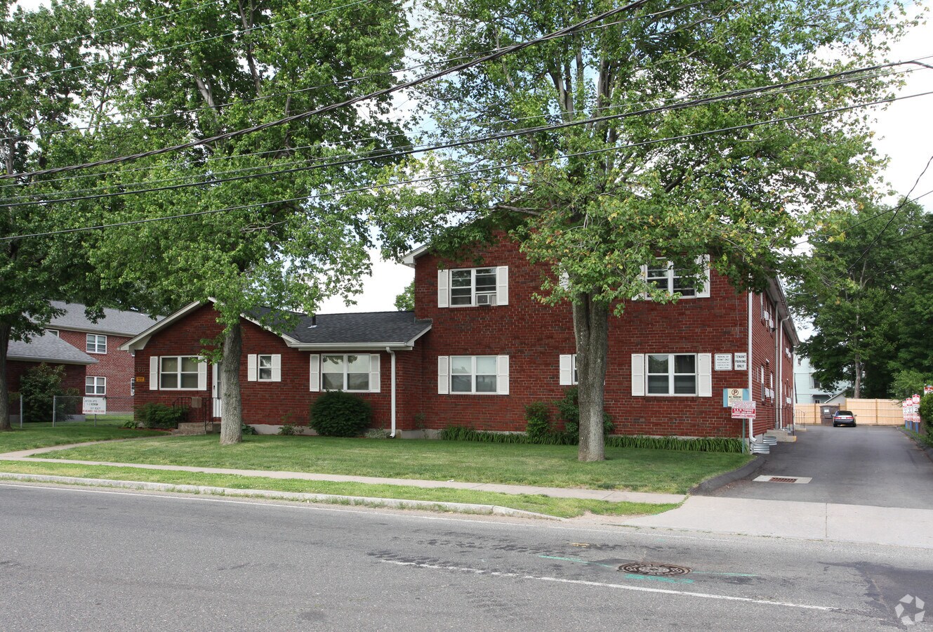 Photo - 64-66 School St Apartments