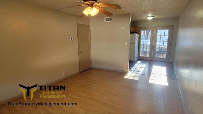 Photo - 2 Bed/1 Bath Townhouse with 2 Closets in Main Bedroom! Unit 1619 Longview St. Apt B