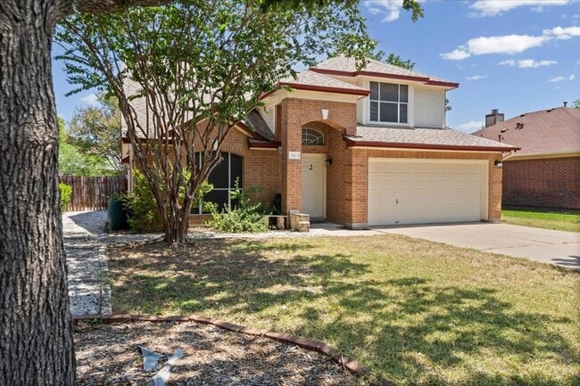 Photo - 910 Markham Ln