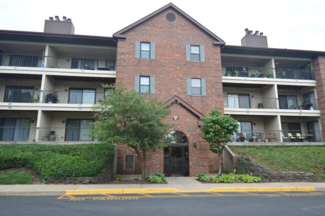 Building Photo - 641 Hapsfield Ln Unit 306 Rental
