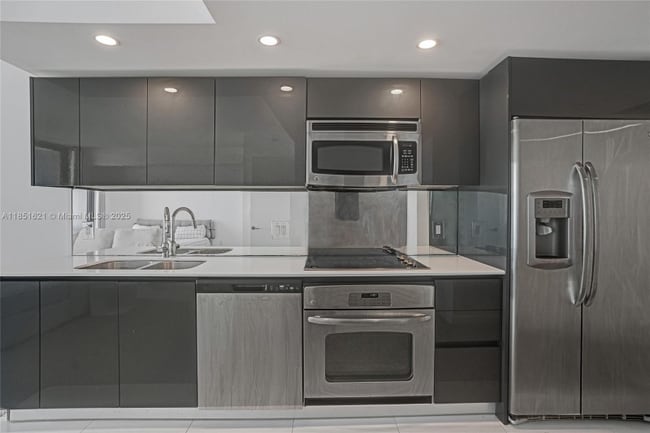 Building Photo - 31 SE 6th St Rental