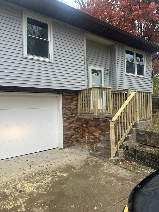 Building Photo - 4403 W Capri Ct