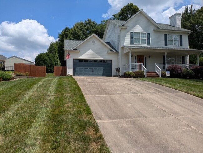 3BR/2.5Bath House in NE Hickory - 3BR/2.5Bath House in NE Hickory
