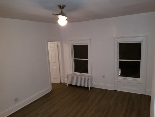 Building Photo - 182 Carlton Ave Unit Apartment#3
