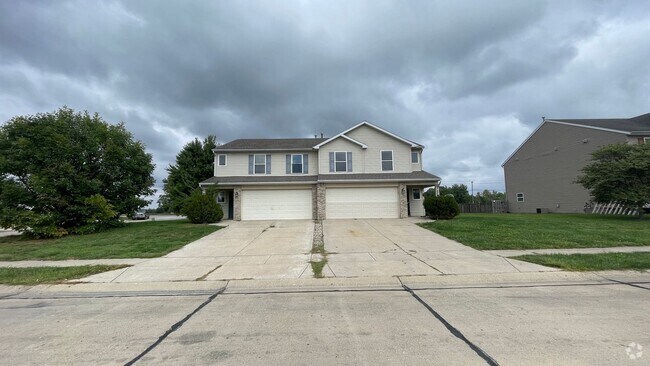 Building Photo - Large Duplex...Lindberg Village Rental