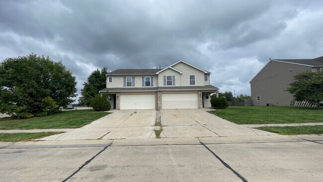 Large Duplex...Lindberg Village - Large Duplex...Lindberg Village Casa Adosada