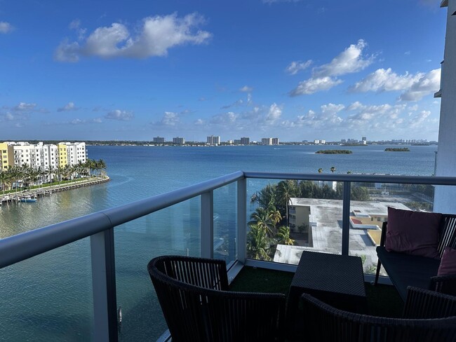 Building Photo - 7930 East Dr Unit 1007