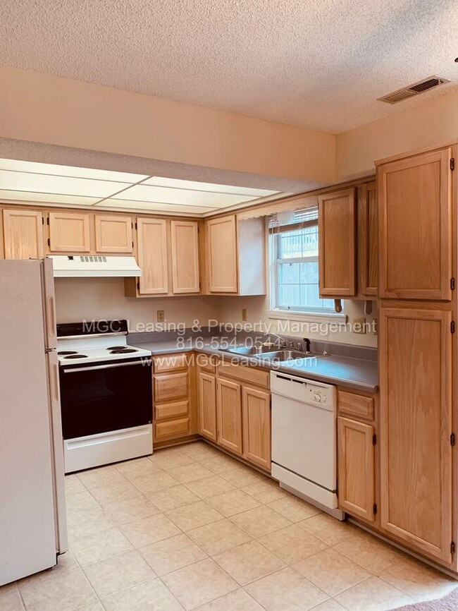 Photo - WHISPERING WINDS TOWNHOUSE IN LEE'S SUMMIT!!!