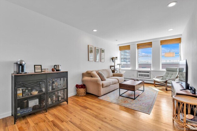 Photo - 25 W Broadway Unit 207