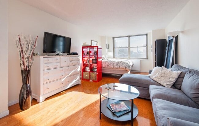 Building Photo - 0 bedroom in New York NY 10075 Unit 21K Rental