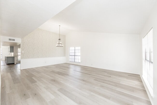 Photo - 16814 Kilwinning Dr