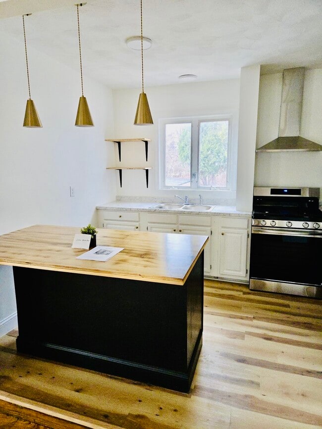 Building Photo - 21 Vale St Unit #1