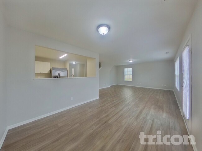 Photo - 907 Swearngan Ridge Ct