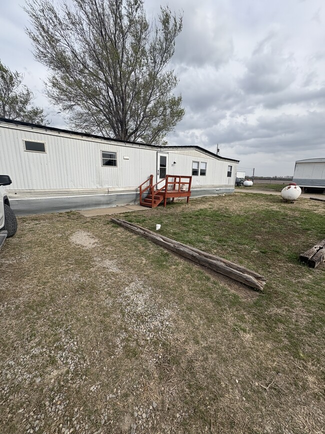 Building Photo - 2156 N Weaver Rd