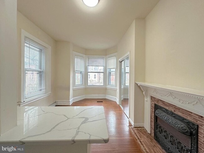 Building Photo - 4527 Osage Ave Unit 2R