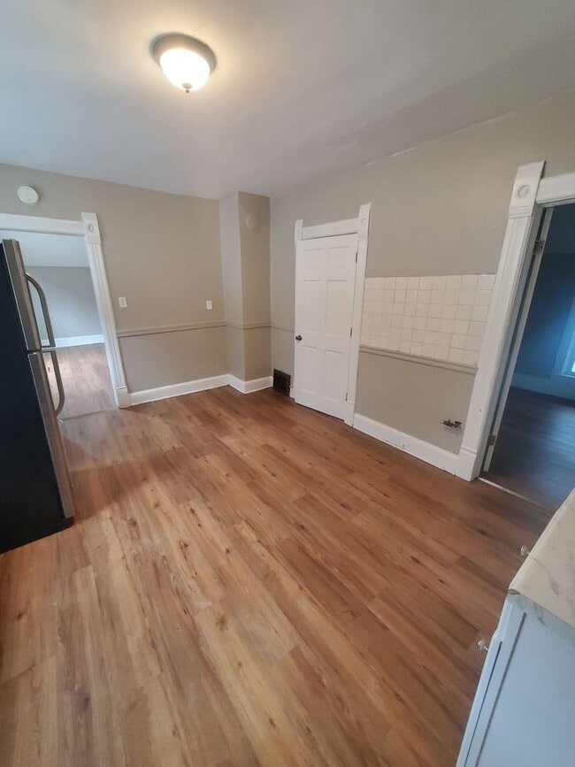 Building Photo - 3220 W Greenfield Ave Rental